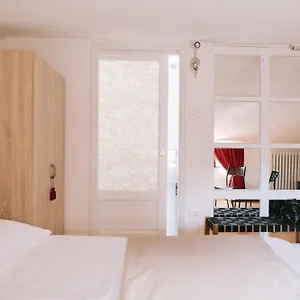 casa-cavour-garda-verona.hotelinveneto.com/